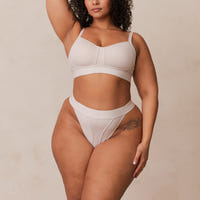 Leslie, 36DD/XL