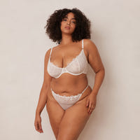 Courtney, 38F/XL (Thong)